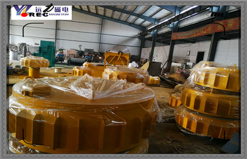 懸掛式除鐵器，河北懸掛式除鐵器 _內(nèi)部磁塊安裝方法_河北懸掛式除鐵器定制供應(yīng)型號(hào)價(jià)格